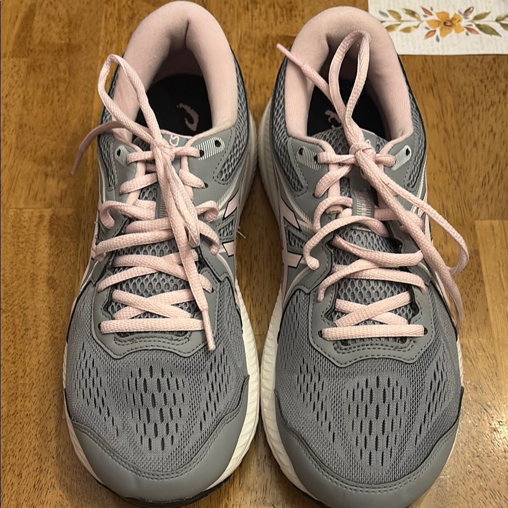 Easy Spirit Gray and Pink Athletic Shoes with Cushioned Midsole